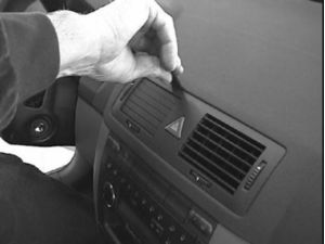 Brodit ProClip montážna konzola pre Škoda Fabia 00-07, na stred