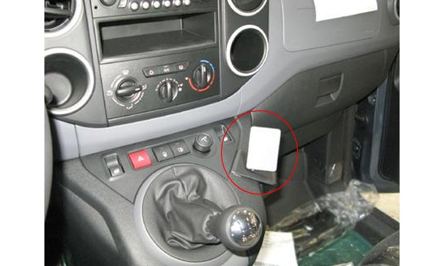 Brodit ProClip Citroen Berlingo Family/Transport/Peugeot Partner 08-18 (len manuál), na stred vpravo