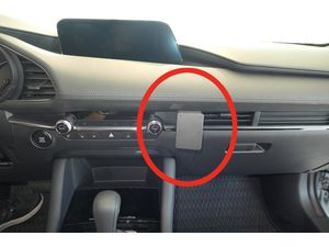 Brodit Montážny držiak ProClip pre Mazdu 3 19-24/CX-30 20-24, vpravo v strede
