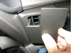Brodit ProClip montážna konzola pre Toyota RAV 4 13-18, na stred