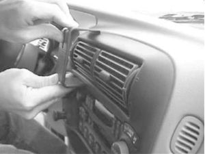 Brodit ProClip montážna konzola pre Ford Ranger 95-12, na stred