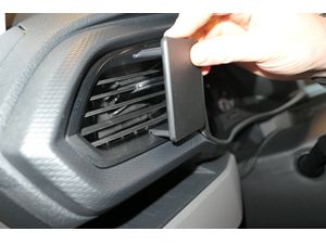 Brodit ProClip pre Volkswagen Caravelle 6.1 21-24/T6.1 Transporter/Pickup 20-24, vľavo na mriežke chladiča