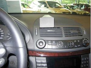 Brodit ProClip pre Mercedes Benz E-Class (200-430) Sedan 02-08, zosilnené prevedenie, na stred