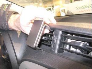 Brodit ProClip montážna konzola pre Toyota Yaris 12-14, na stred