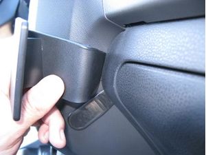 Brodit Montážny držiak ProClip pre Isuzu D-Max 12-20, vpravo uprostred