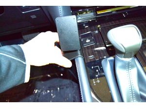 Brodit ProClip montážna konzola pre Lexus LX Series 16-22, na stred vľavo dole