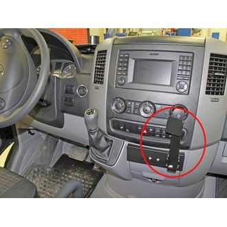 Brodit ProClip pre Mercedes Benz Sprinter 07-18/Volkswagen Crafter 07-16, zosilnený, na stred vpravo