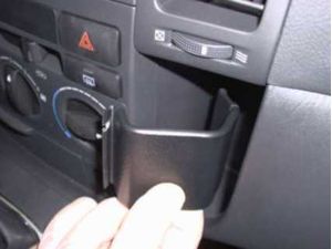 Brodit ProClip montážna konzola pre Toyota Corolla Verso 02-03, na stred vpravo