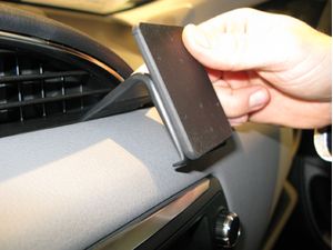 Brodit ProClip montážna konzola pre Toyota Yaris 15-20, na stred vpravo