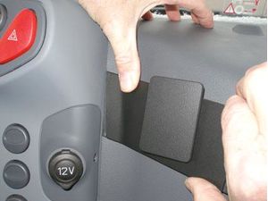 Brodit ProClip montážna konzola pre Iveco Stralis 01-12, na stred