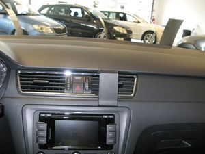 Brodit ProClip montážna konzola pre Škoda Rapid 13-15/Seat Toledo 13-18, na stred