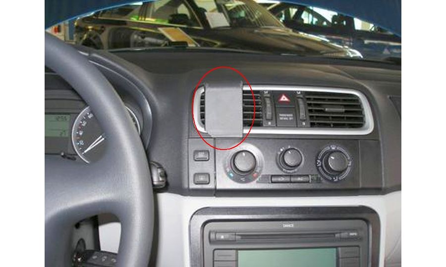 Brodit ProClip pre Škoda Fabia 08-14/Praktik/Roomster/Roomster Scout 07-15, na stred