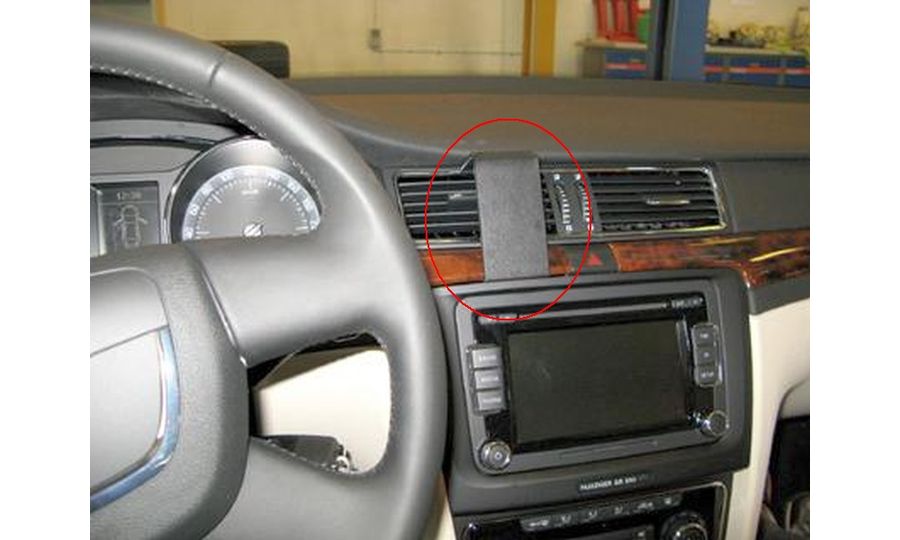 Brodit ProClip montážna konzola pre Škoda Superb 09-15, na stred