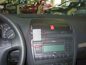 Brodit ProClip Škoda Octavia II Ambiente/Classic/Elegance/RS 05-13/Scout 07-13, na stred vľavo