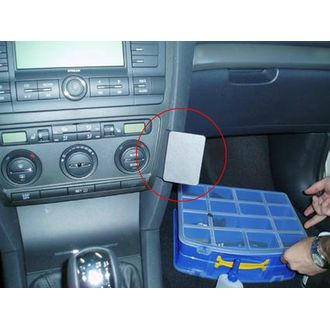 Brodit ProClip Škoda Octavia II Ambiente/Classic/Elegance/RS 05-13/Scout 07-13, na stred vpravo