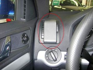 Brodit ProClip Škoda Octavia II Ambiente/Classic/Elegance/RS 05-13/Scout 07-13, vľavo na mriežku