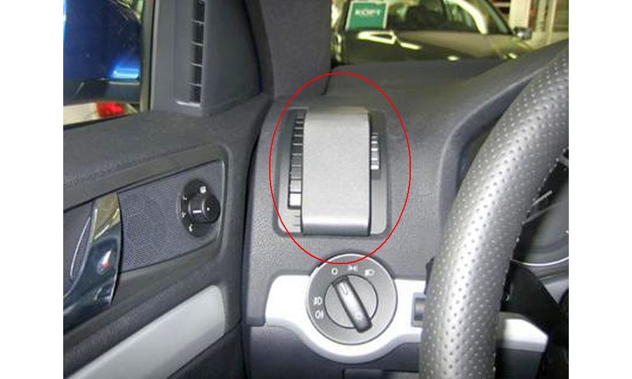 Brodit ProClip Škoda Octavia II Ambiente/Classic/Elegance/RS 05-13/Scout 07-13, vľavo na mriežku