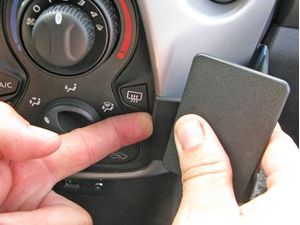 Brodit ProClip pre Citroen C1/Peugeot 108/Toyota AYGO 14-21 (bez klimatizácie), na stred