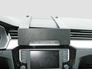 Brodit ProClip pre Volkswagen Passat 15-23/Passat Alltrack 16-23, vystužený, pre stred