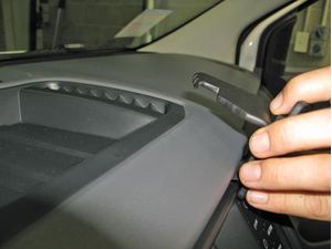 Brodit ProClip montážna konzola pre Ford Ranger 16-22, na stred vpravo