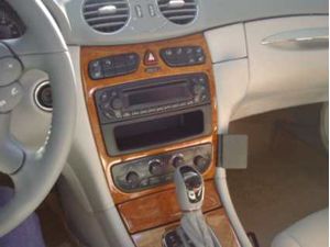 Brodit ProClip montážna konzola pre Mercedes Benz CLK-Class 02-10, na stred vpravo