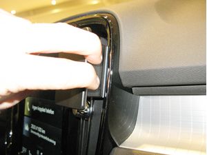 Brodit ProClip pre Volvo XC40 18-24/C40 22-24/EC40/EX40 25-25, vpravo uprostred