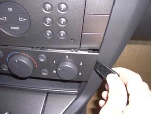 Brodit ProClip montážna konzola pre Opel Signum 02-08/Vectra C 02-10, na stred vpravo