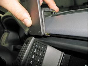 Brodit ProClip montážna konzola pre Ford Ranger 16-22, na stred vľavo