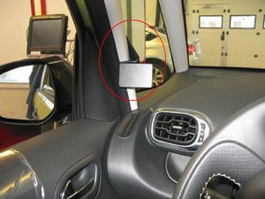 Brodit ProClip montážna konzola pre Citroen C3 Picasso 09-18, vľavo na stĺpik