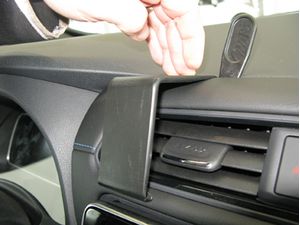 Brodit Montážny držiak ProClip pre Nissan Leaf 18-24, na stred