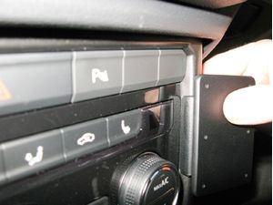 Brodit Montážny držiak ProClip pre Volkswagen T-Roc 18-23, vpravo uprostred