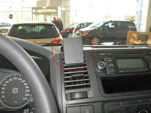 Brodit ProClip Volkswagen Caravelle/T5 Transporter/Pickup 10-15 (len priehradka bez veka), na stred