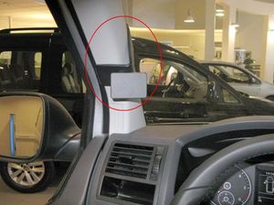 Brodit ProClip Volkswagen Caravelle/T5 Transporter/Pickup 10-15, vľavo na stĺpik (bez držadla)