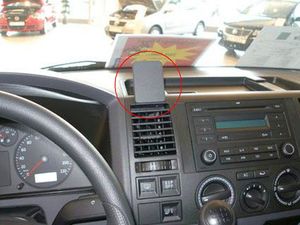 Brodit ProClip Volkswagen T5 Transporter/Pickup 03-09/Shuttle 03-10/Caravelle 04-09, na stred vľavo