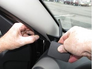 Brodit ProClip montážna konzola pre Dacia Logan 09-13/Sandero 08-12/Duster 10-13, vľavo na stĺpik