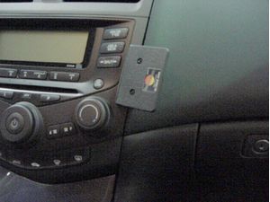Brodit ProClip montážna konzola pre Honda Accord 03-07, na stred vpravo