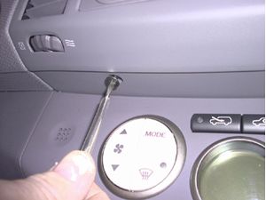 Brodit ProClip montážna konzola pre Nissan Micra 03-10, na stred vľavo dole