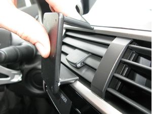 Brodit ProClip montážny držiak pre Mitsubishi Eclipse Cross 18-24, pre stred
