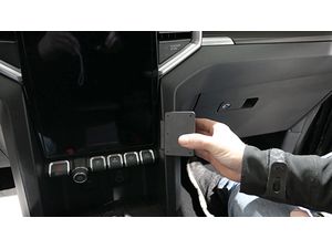 Brodit ProClip montážny držiak na Volkswagen Amarok 24-25, na strede vpravo dole