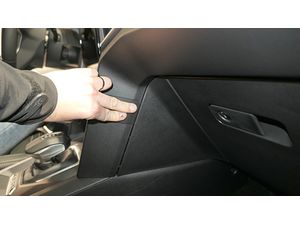 Brodit ProClip montážny držiak na Volkswagen Amarok 24-25, na strede vpravo dole