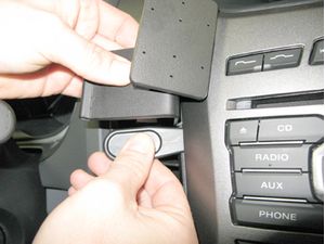Brodit ProClip montážna konzola pre Ford Ranger 12-15, na stred vľavo
