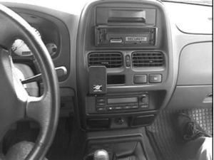Brodit ProClip montážna konzola pre Nissan King Cab 00-06/Navara 00-05, na stred vľavo dole