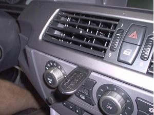 Brodit ProClip montážna konzola pre BMW 520-545/M5 E60, E61 04-10, na stred vľavo