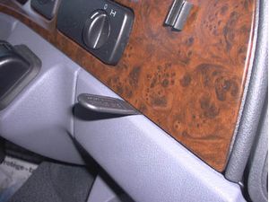 Brodit ProClip montážna konzola pre Mercedes Benz Actros 03-13, na stred vľavo