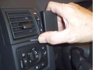 Brodit ProClip montážna konzola pre Volvo V50 04-12, vľavo