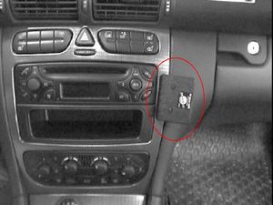 Brodit ProClip montážna konzola pre Mercedes Benz C-Class 00-06, na stred