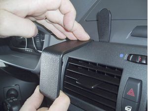 Brodit ProClip montážna konzola pre BMW X3 04-10, na stred vľavo