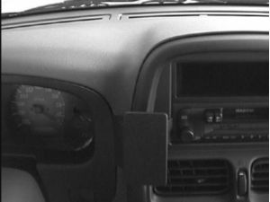 Brodit ProClip montážna konzola pre Nissan King Cab 00-06/Navara 00-05, na stred