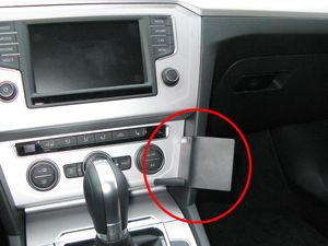 Brodit Montážny držiak ProClip pre Volkswagen Arteon 17-24/Passat 15-23, od stredu doprava nadol