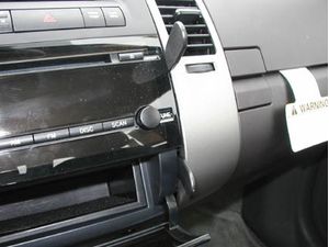 Brodit ProClip montážna konzola pre Toyota Prius, 04-09, na stred vpravo